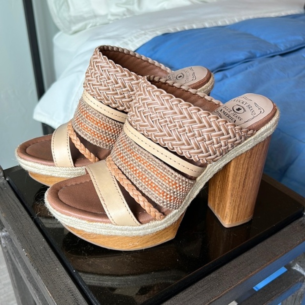Lucky Brand Womens Mika Tan Block Heel Slip On Platform Slide Sandals Sz 7